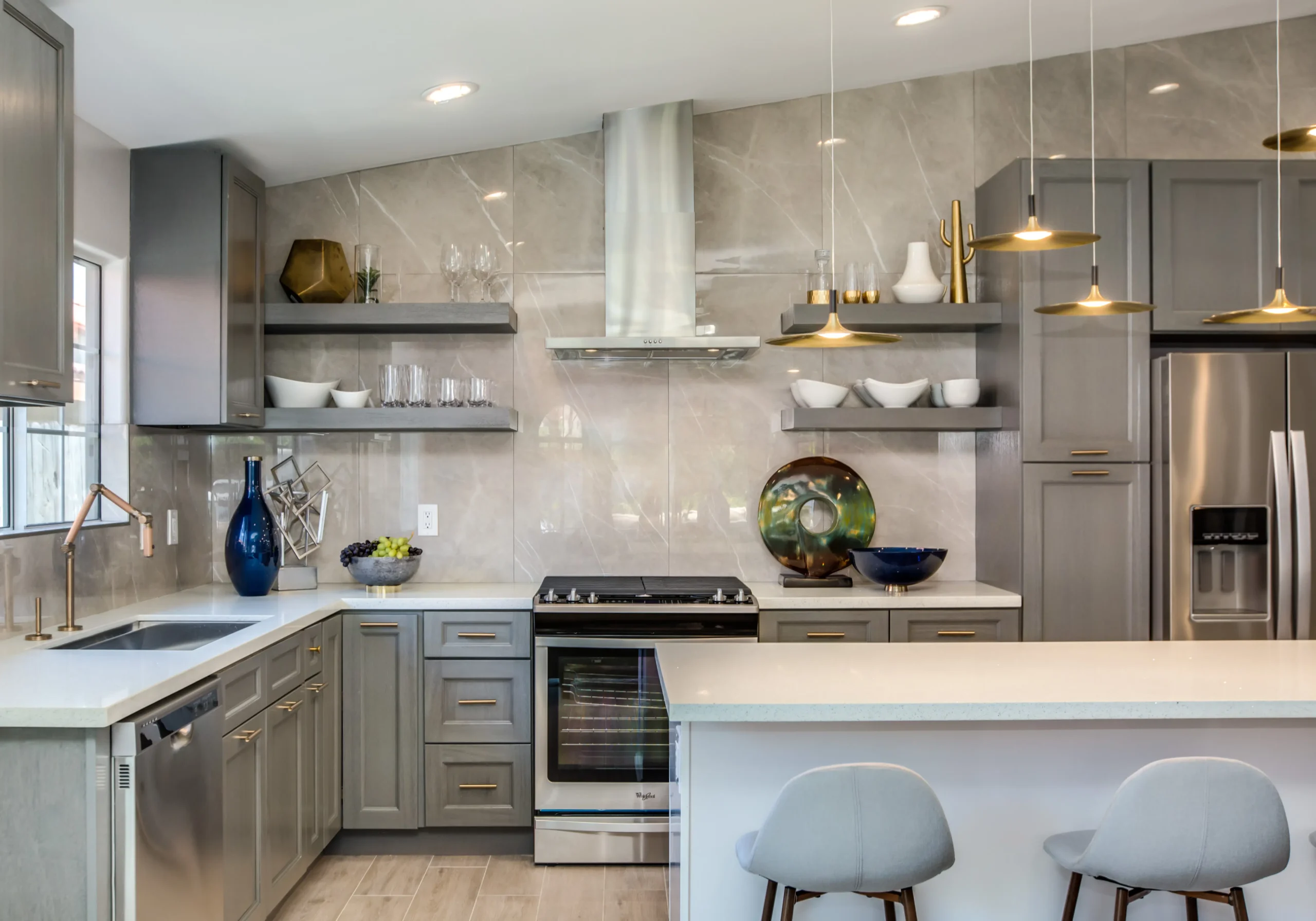 midtown_grey_kitchen1-scaled.jpg